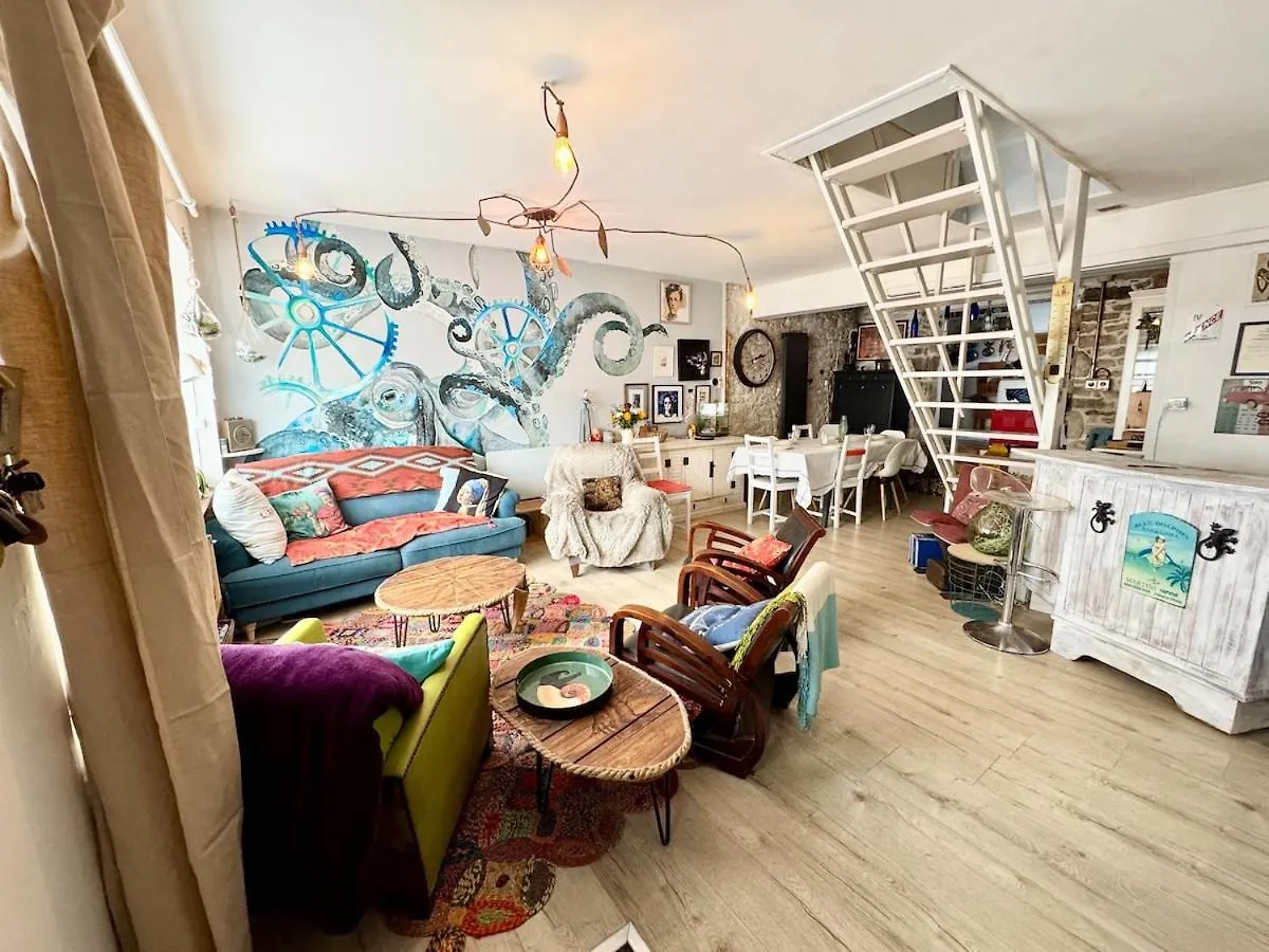 Kontakte von Maison Artistique Atypique Atelihome